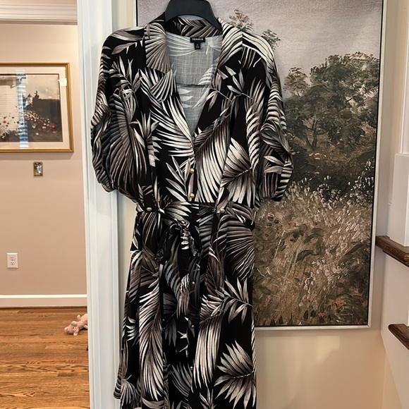 Torrid Rayon Slub Button front collared dress in Palm leaves black - Picture 7 of 16